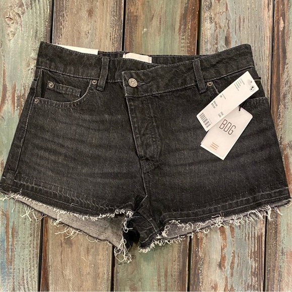 BDG 28 (6) NWT Urban Outfitters A Line Denim Shorts Black Asymmetrical Button - Picture 3 of 13